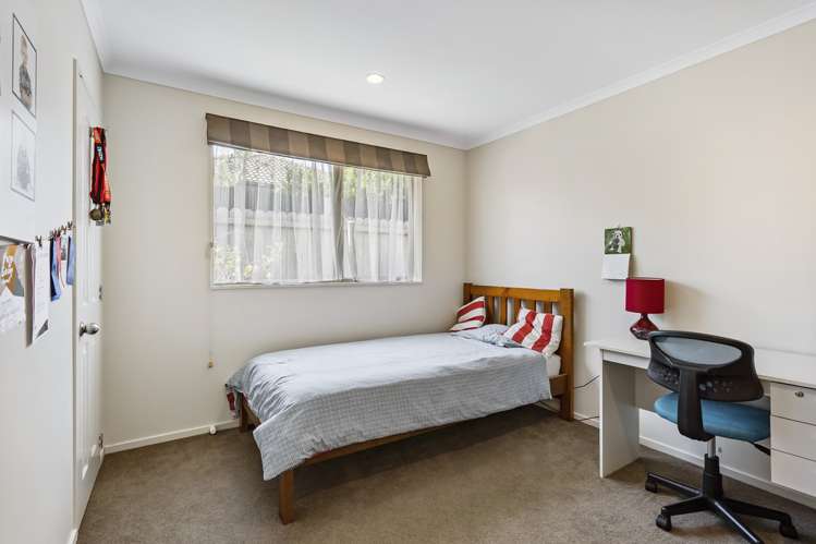 5 Norman Close The Gardens_11