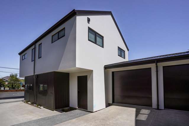 Quality New Build Townhouse with Garage and Private Courtyard