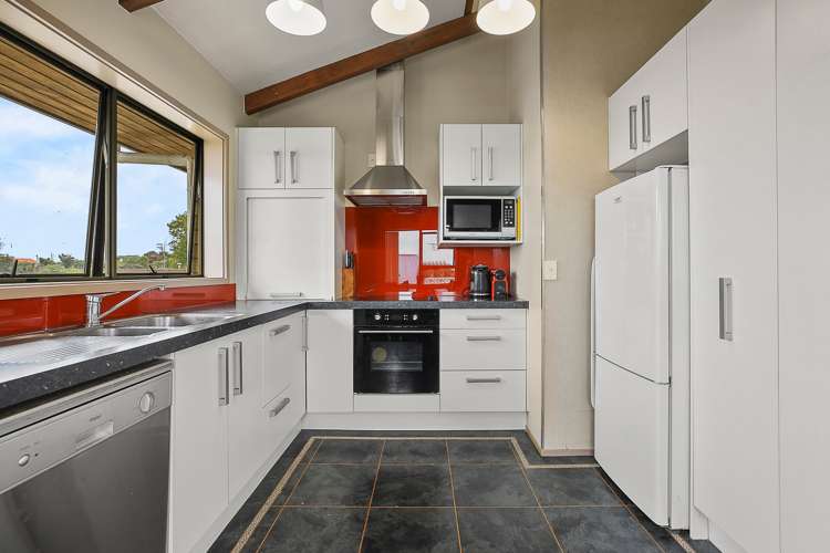 111 Tuhikaramea Road Dinsdale_9