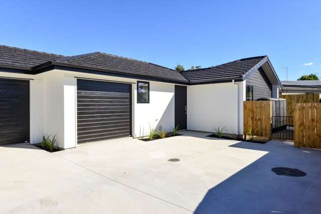 2/7 Emma Place Pukete_1