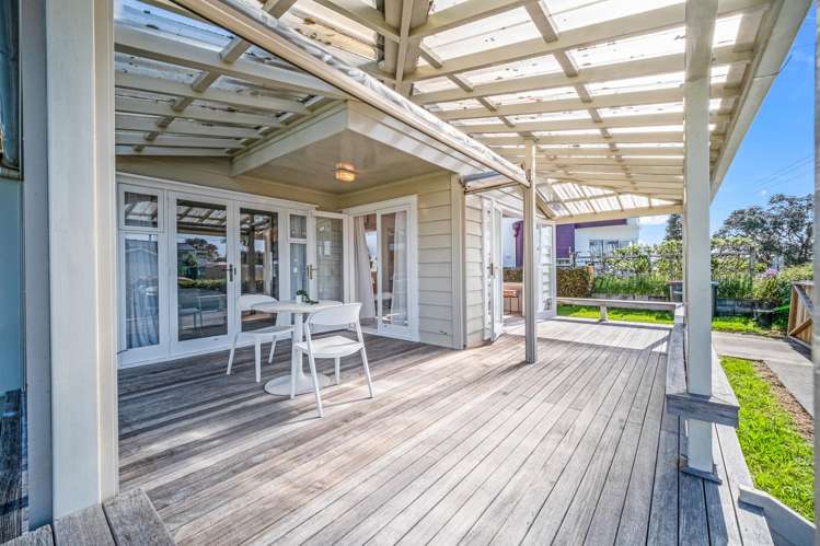 10 Joan Street Point Chevalier_10
