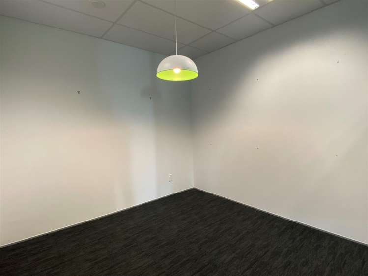 Part 1st Floor, 109 Ward Street Hamilton Central_5