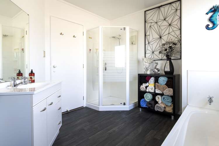 2 Astor Place Welcome Bay_17