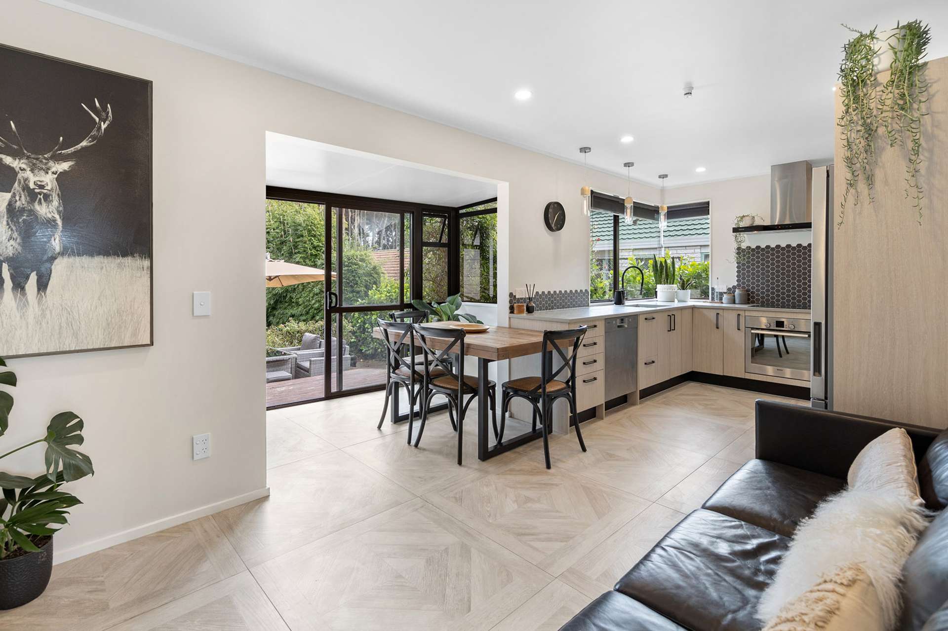 206 Glengarry Road Glen Eden_0