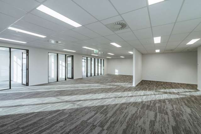 BEAUTIFULLY PRESENTED MOUNT OFFICE