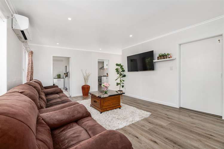 2/176 Henderson Valley Road Henderson_2