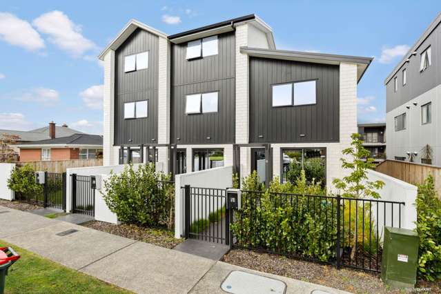 Stylish Townhouse in Mt Albert Grammar Zone