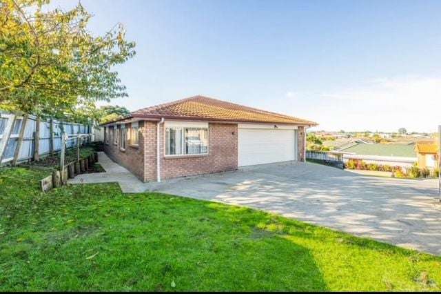 92 Robert Skelton Place Clendon Park_1