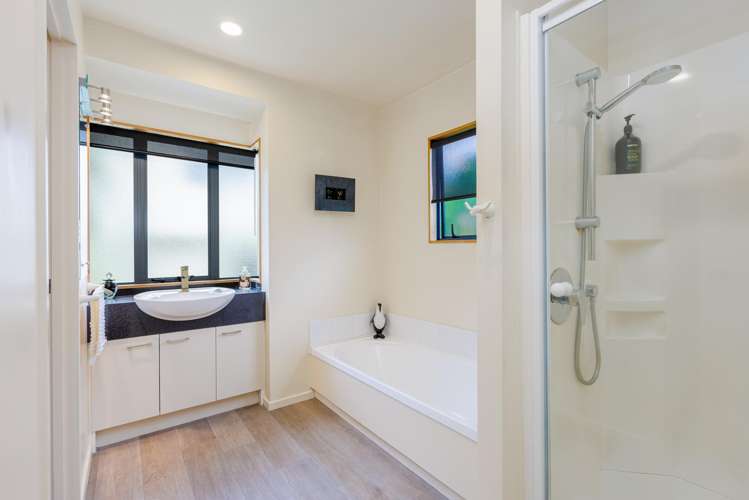 1/96 William Bayes Place Red Beach_17