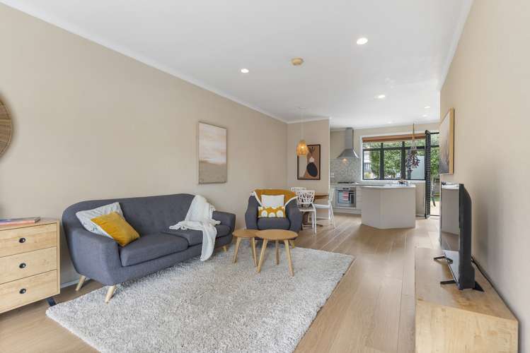 74/1 Ambrico Place New Lynn_2