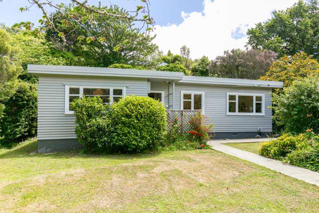 SINGLE-LEVEL CHARM WITH EXPANSIVE OUTDOOR SPACE