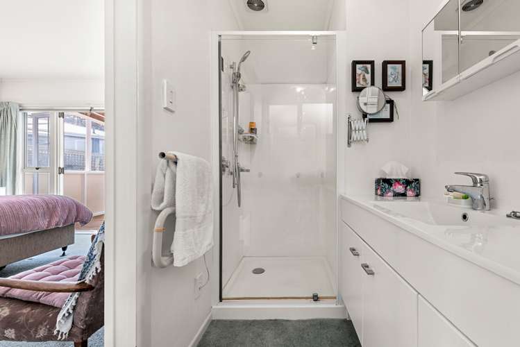 4 Cotswold Crescent Newlands_17