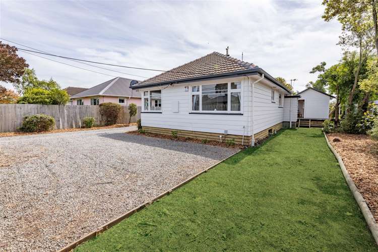 215 Breezes Road Aranui_13