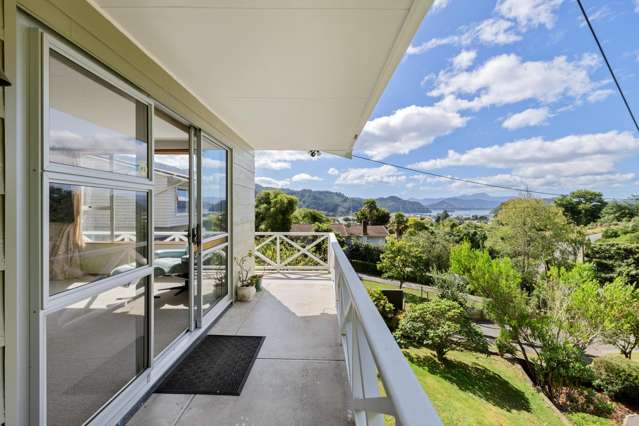 Versatile living with views & income potential