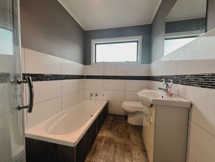 27 Wainuiomata Road Wainuiomata_6