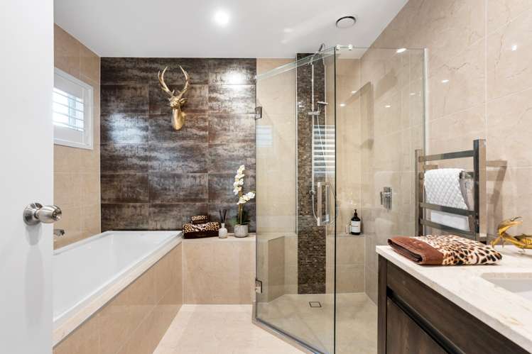 35 Ridgemount Rise Mangere Bridge_20