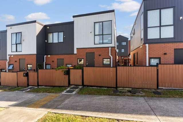 Sunny Deck & Easy Living