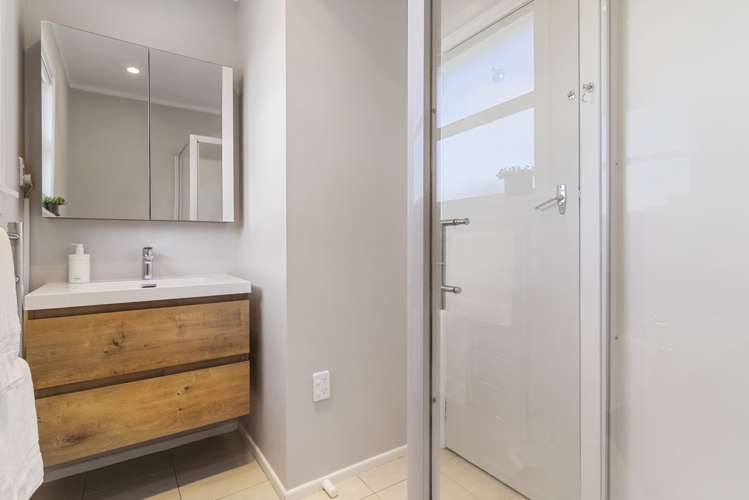 77 Fairclough Road Beach Haven_17