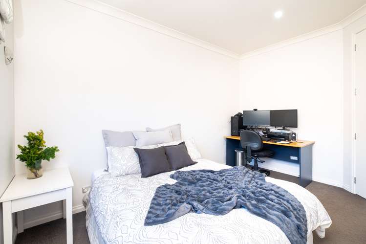 39 Heynes Place Clive_12