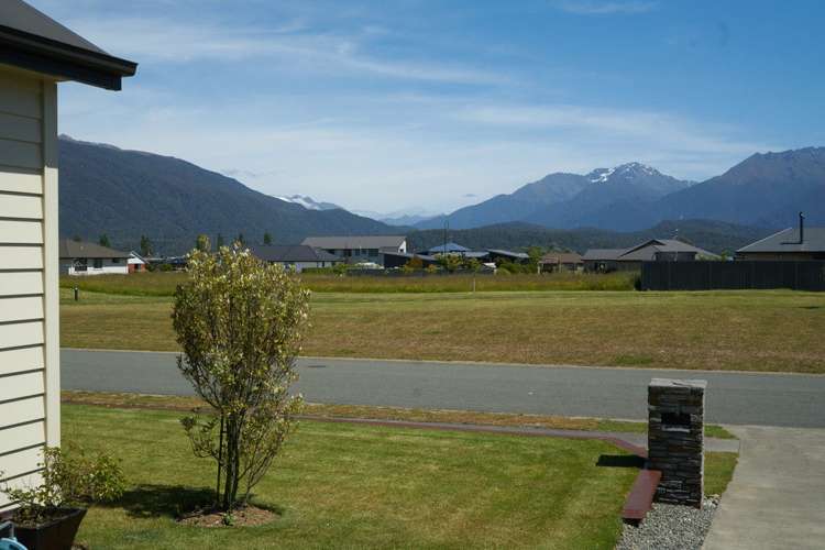64 Breaksea Street Te Anau_48