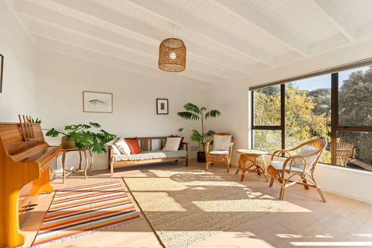 19 Kaitawa Road, York Bay_2