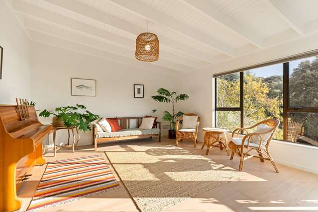 19 Kaitawa Road, York Bay Eastbourne_3