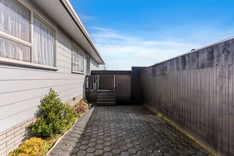 2/8 Seton Place Clover Park_28