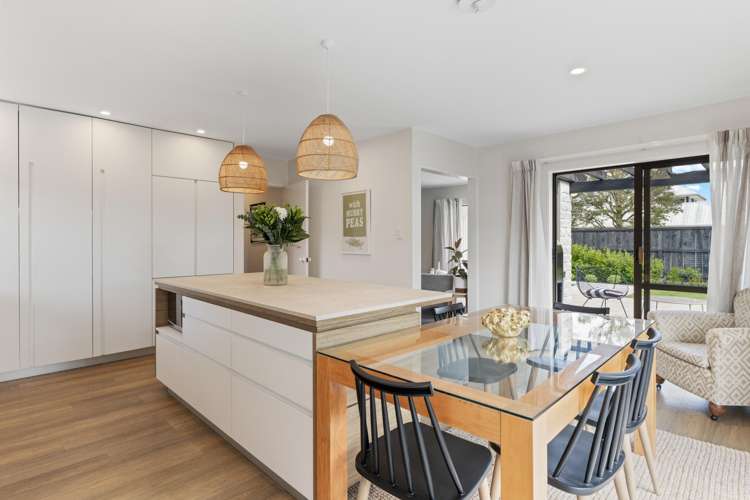 69 Regency Crescent Redwood_5