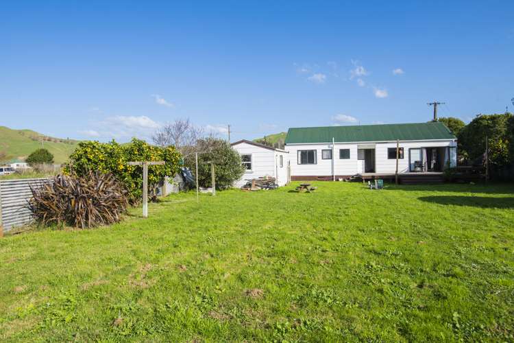 43 Main Road Tolaga Bay_14