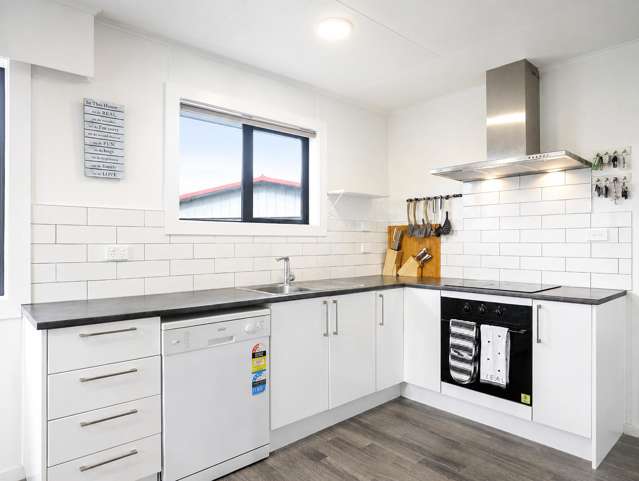 16 Joanne Crescent Pukehangi_2