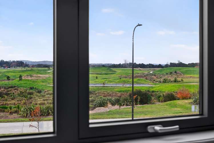 35 Otuwairoa Esplanade Opaheke_16