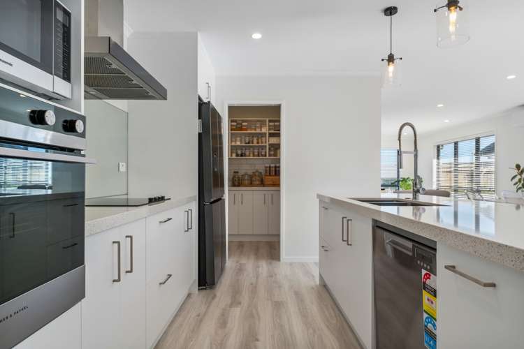 83 Whakaturou Crescent Pyes Pa_6