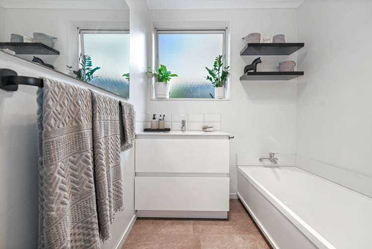 25 Pointon Glade Grandview Heights_14