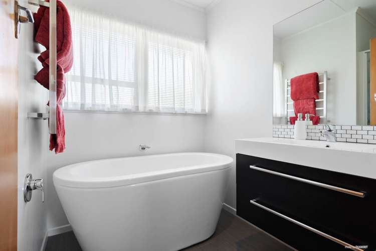 16 Crisp Avenue Pukekohe_7