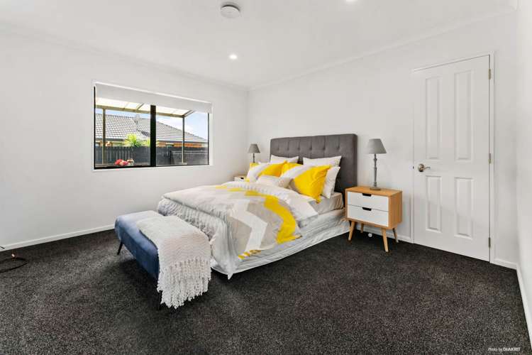 31 Lothian Brae Wattle Downs_12