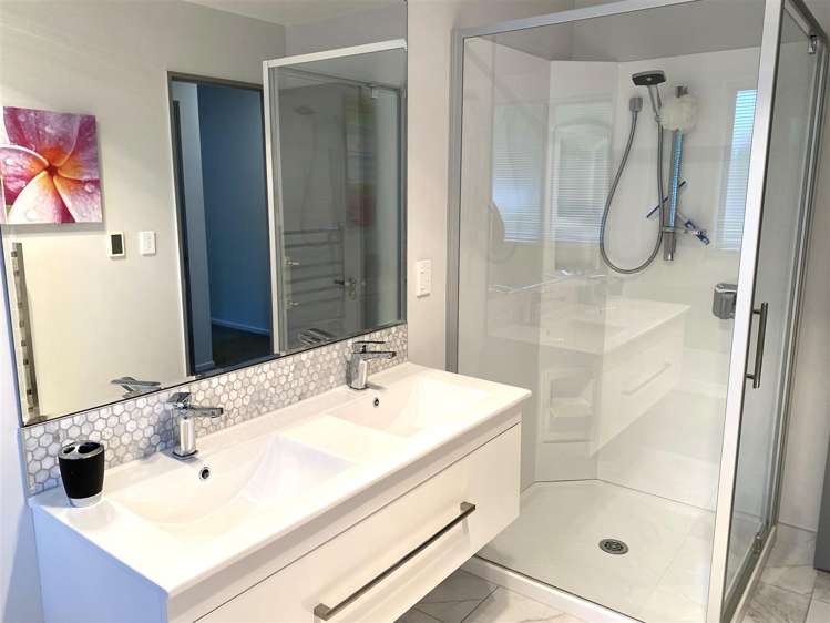 158 Coulson Road Paroa_29