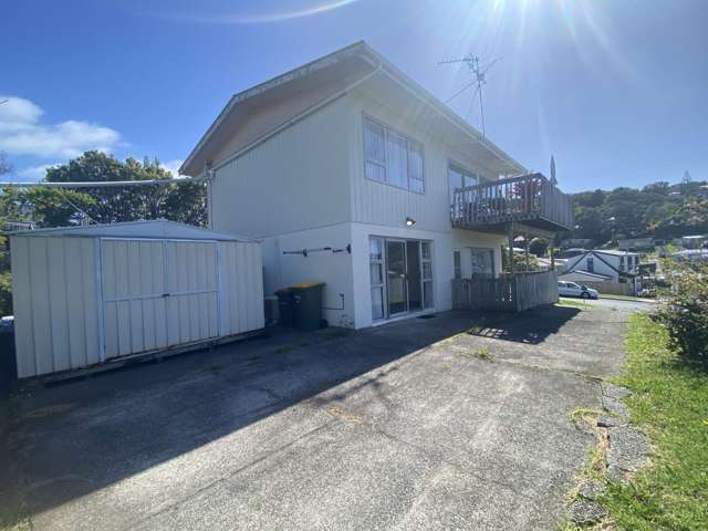 Coastal living, a short walk to Matakatia Bay Beach