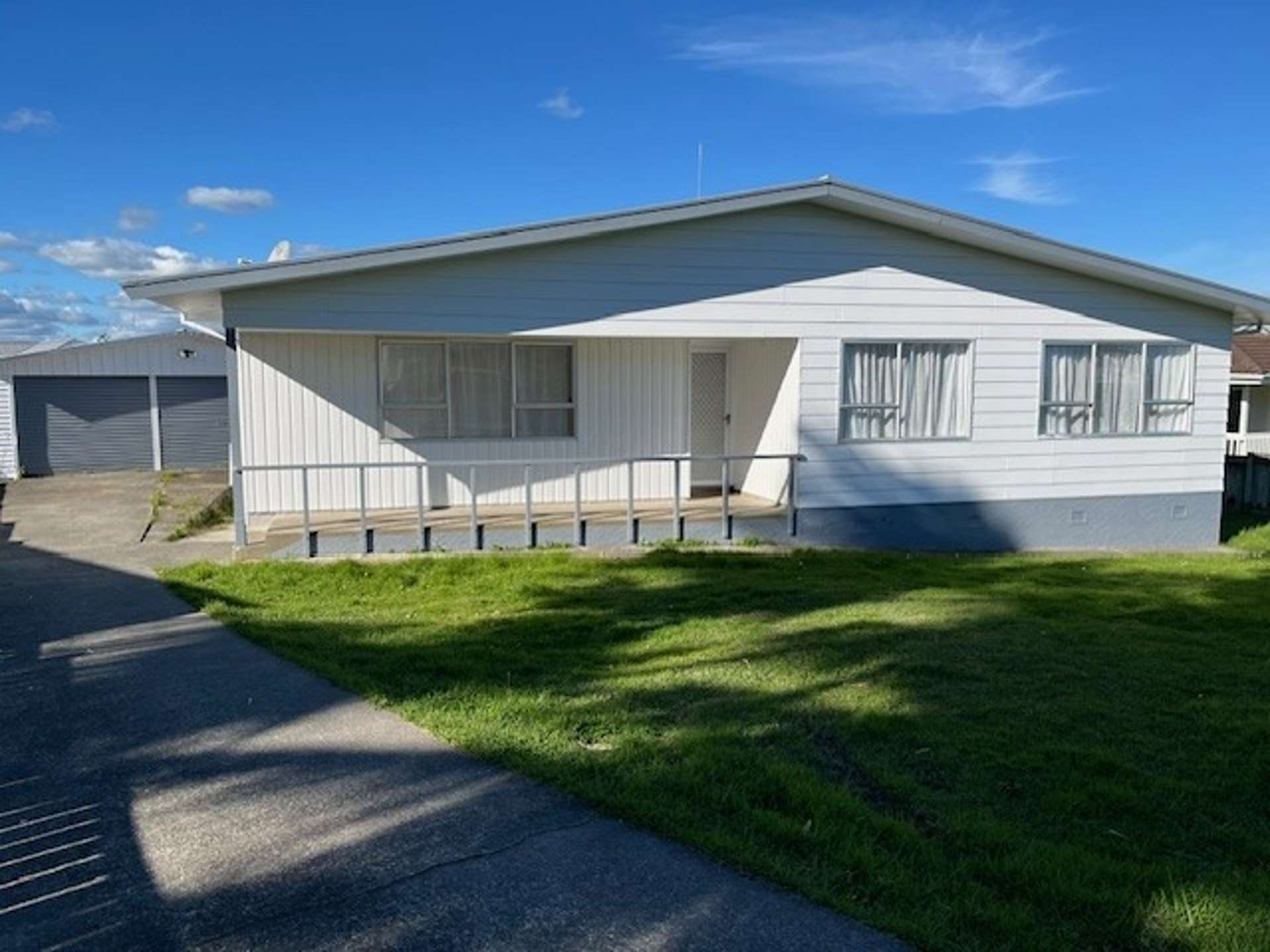 12a Second Avenue 10570_0