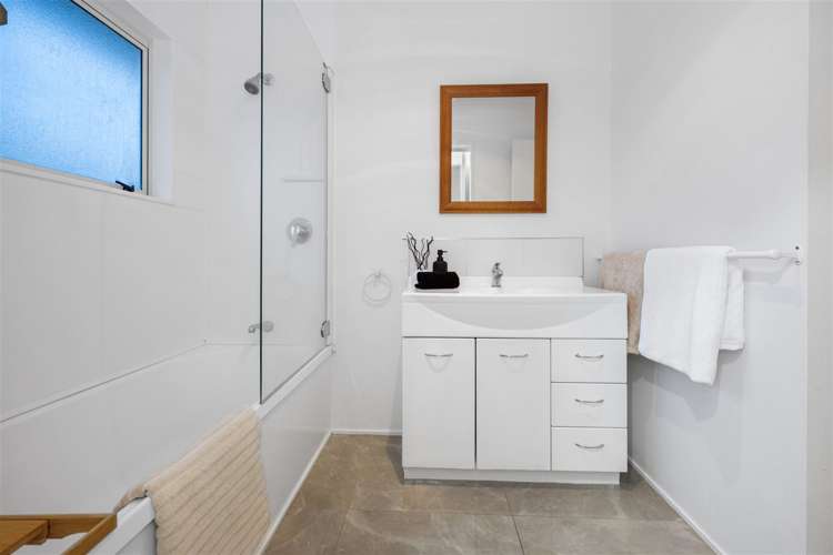 8 Moreland Avenue Pukete_14