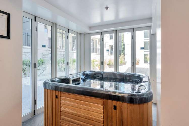 2105/10 Waterloo Quadrant Auckland Central_11