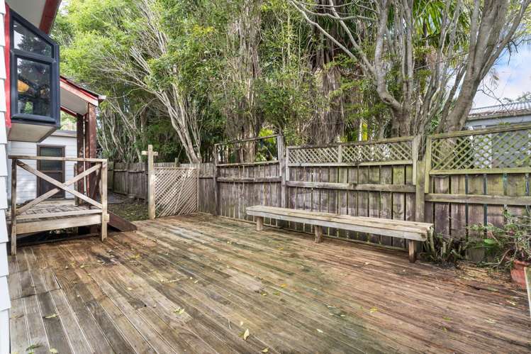 1/22 Madigan Place Glendene_12