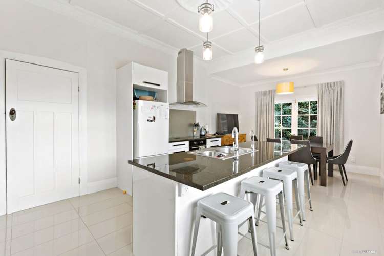 67 Beach Road Pahurehure_5