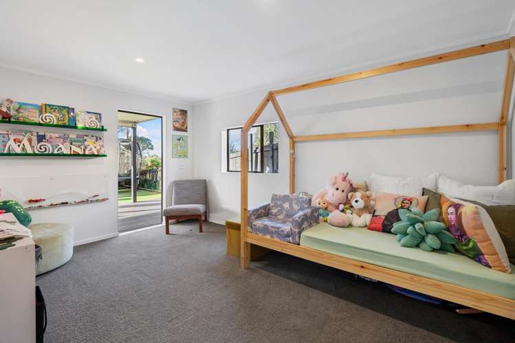 2/59 Churchill Road Murrays Bay_12