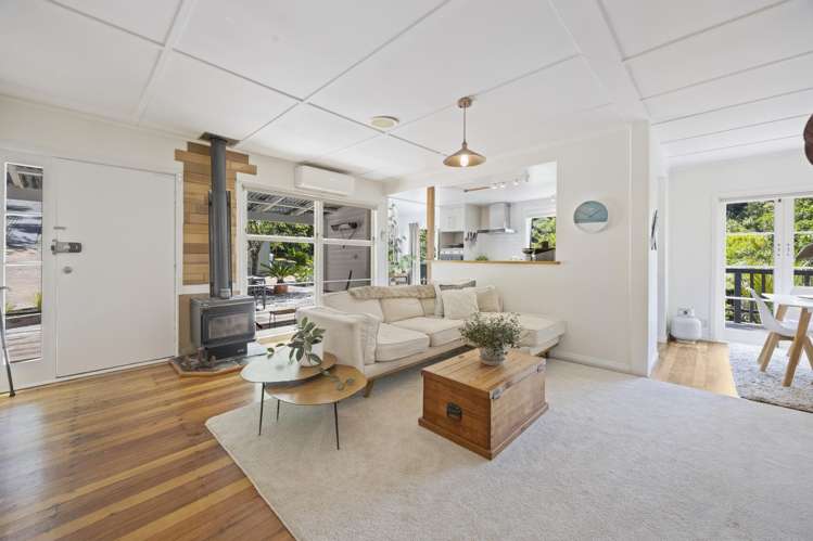 1003 Huia Road Huia_8