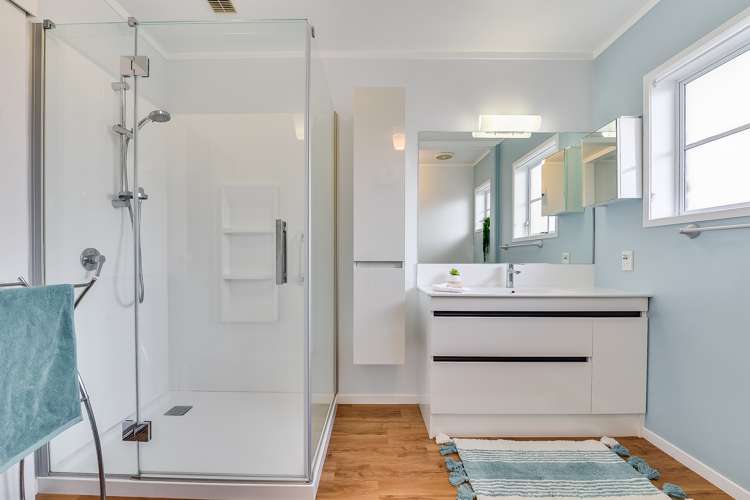 11 Sandalwood Drive Dinsdale_17