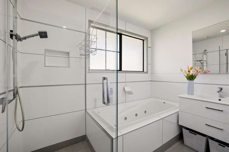 4 Larkhill Place Russley_22