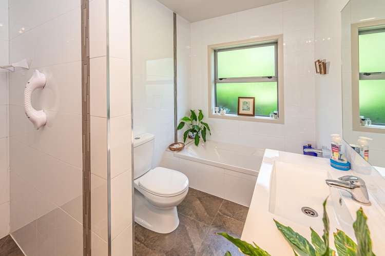 27 Lithgow Drive St Johns Hill_16