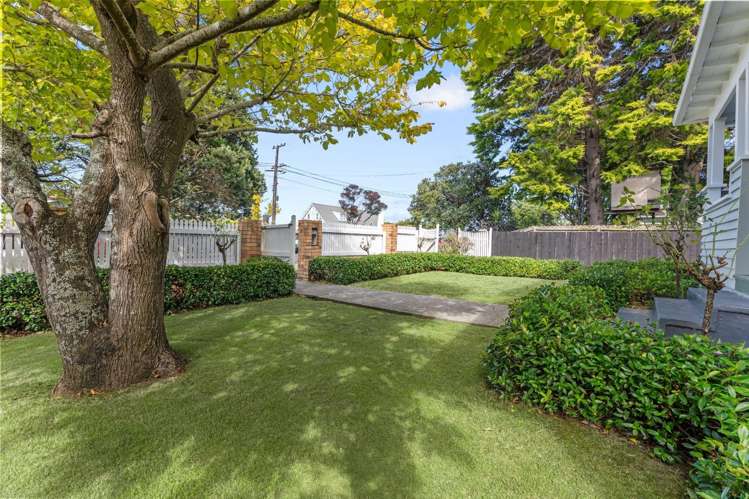 3 Fairlands Avenue 1823_21