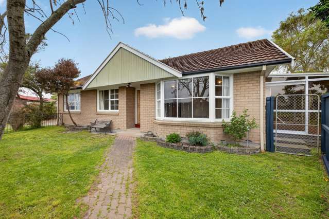 Tidy 3 Bedroom Home In A Quiet Cul-De-Sac!