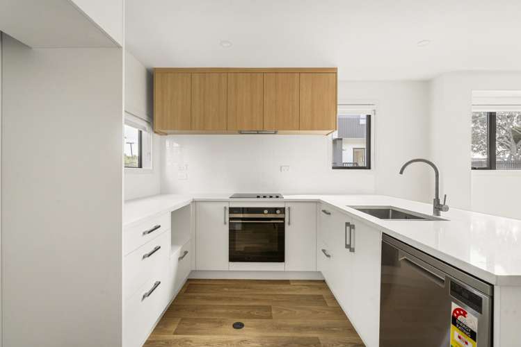 3/75 McAnnalley Street Manurewa East_4